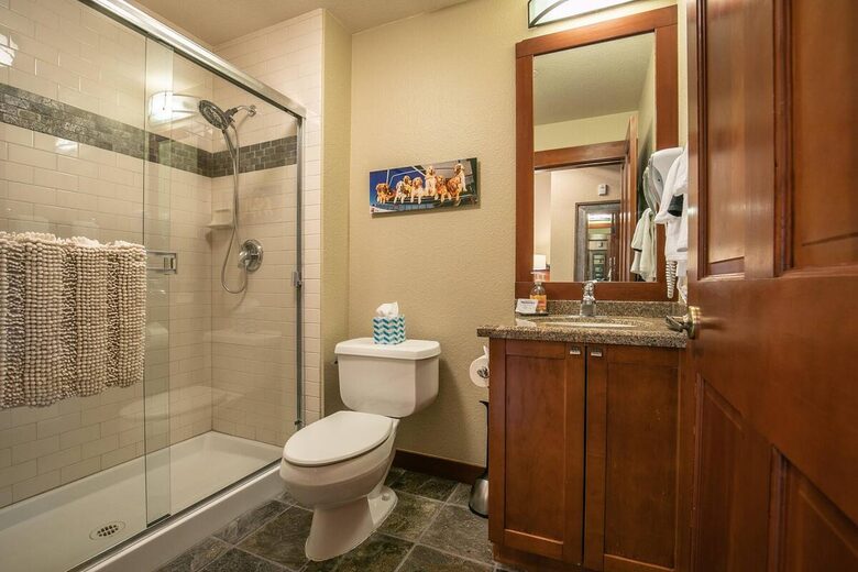 Luxury Alpine Retreat w Stunning Views & Summer/Fall Adventures at Palisades Tahoe - Olympic Valley, California