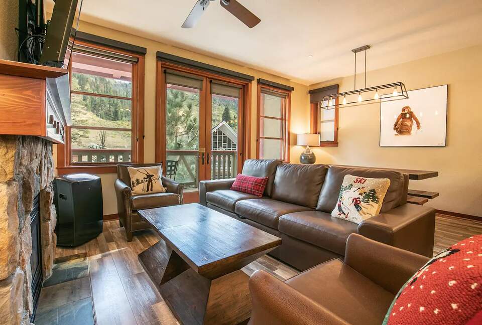 Luxury Alpine Retreat w Stunning Views & Summer/Fall Adventures at Palisades Tahoe - Olympic Valley, California