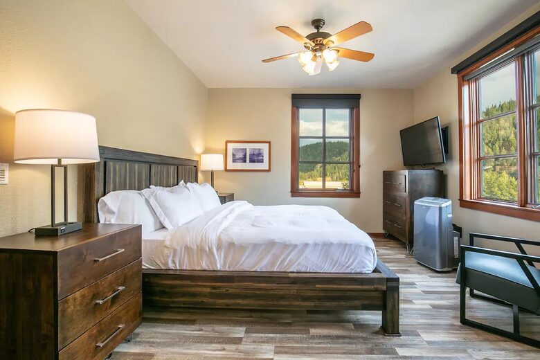 Luxury Alpine Retreat w Stunning Views & Summer/Fall Adventures at Palisades Tahoe - Olympic Valley, California