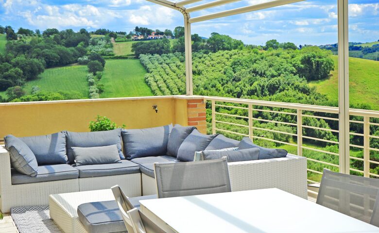 Sky Light Nest: A Serene Penthouse Retreat - Ancona, Italy