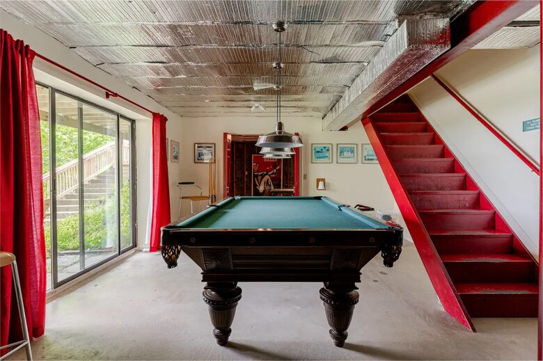 Basement game room