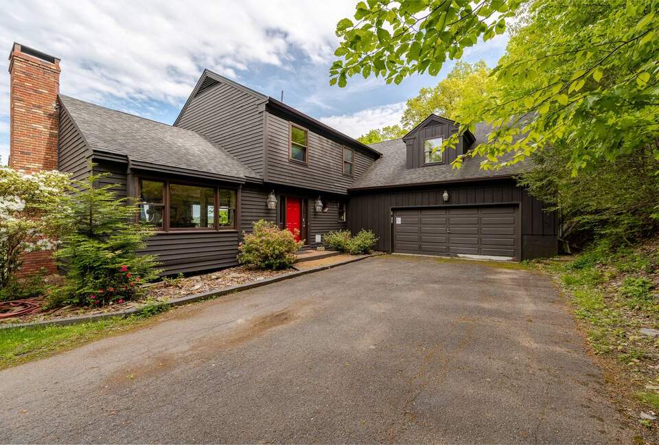 Classic Hudson River Home and Pool - Highland, New York