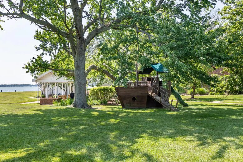 Cedar Cove Retreat | 25 Bedrooms Waterfront Estate with, Pool, Gym, and more - St. Michaels, Maryland