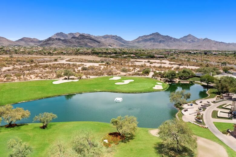 Nearby golf course - within walking distance.