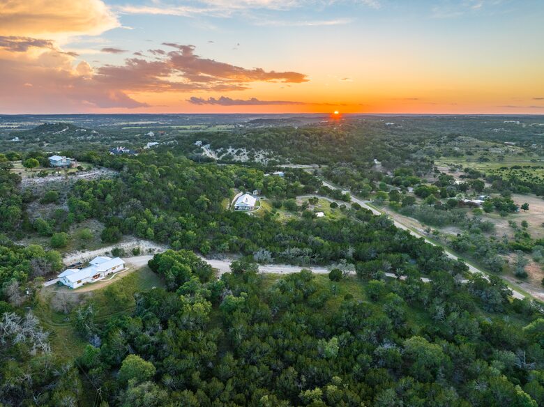 The Wildflower Haus- GORGEOUS Texas Hill Country! - Fredericksburg, Texas
