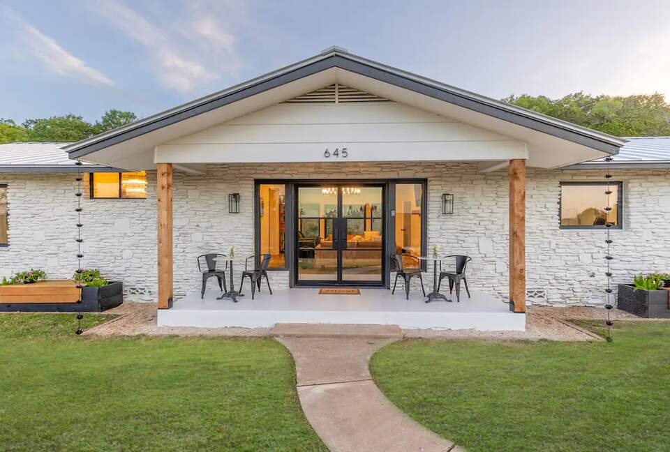 The Wildflower Haus- GORGEOUS Texas Hill Country! - Fredericksburg, Texas