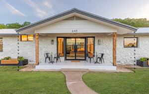 The Wildflower Haus- GORGEOUS Texas Hill Country! - Fredericksburg, Texas