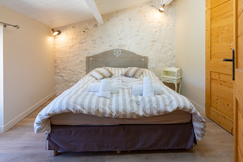 Mas De La Source Farmhouse - Aleyrac, France