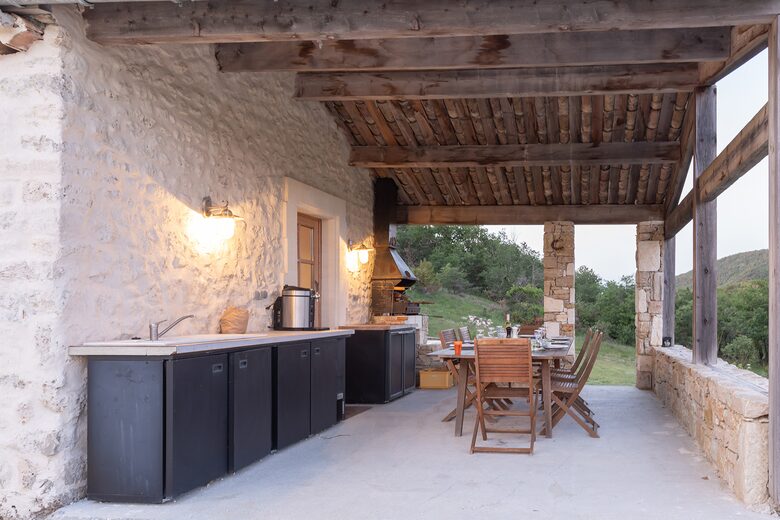 Mas De La Source Farmhouse - Aleyrac, France