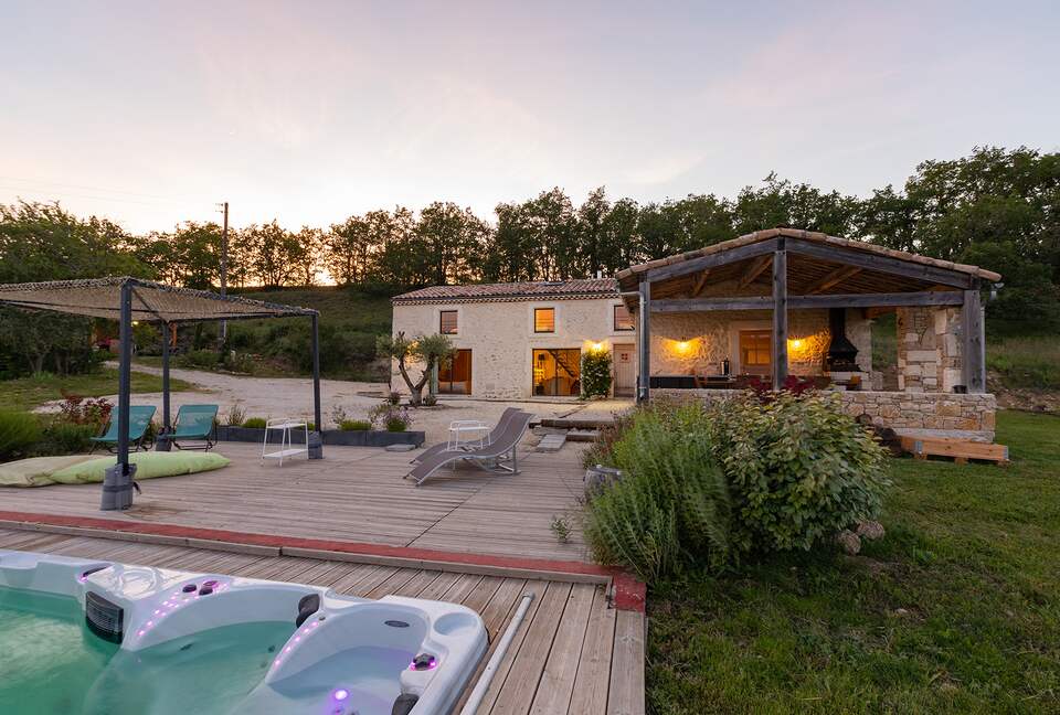 Mas De La Source Farmhouse - Aleyrac, France