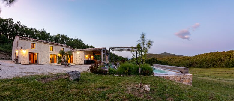 Mas De La Source Farmhouse - Aleyrac, France