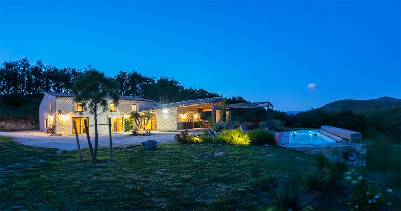 Mas De La Source Farmhouse - Aleyrac, France