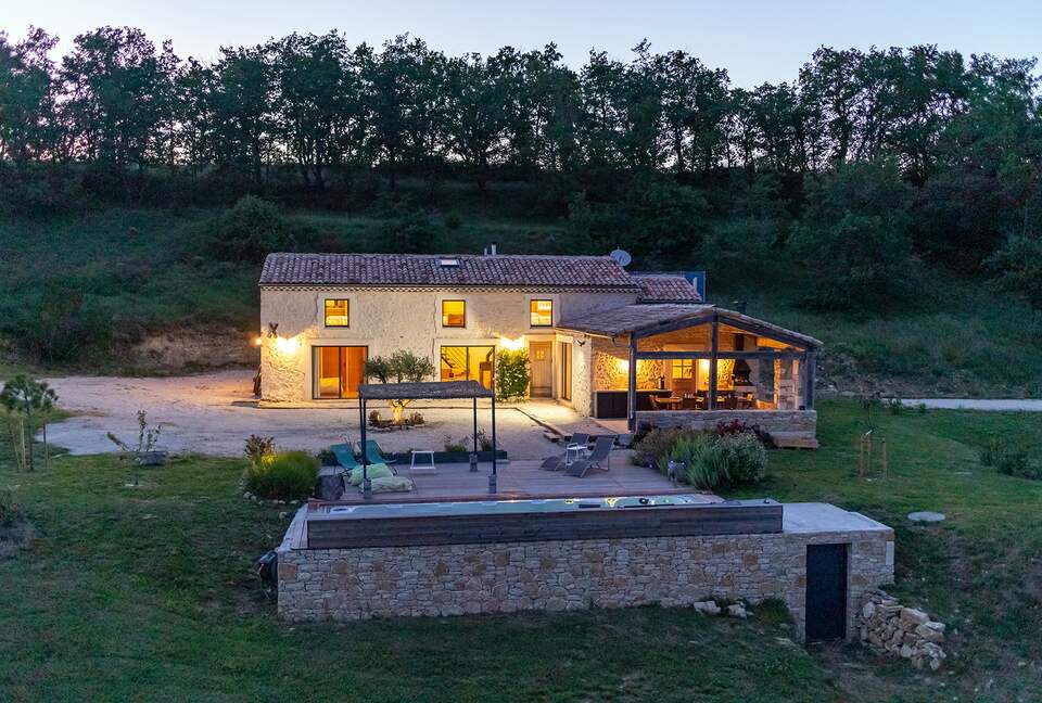 Mas De La Source Farmhouse - Aleyrac, France