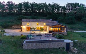 Mas De La Source Farmhouse - Aleyrac, France