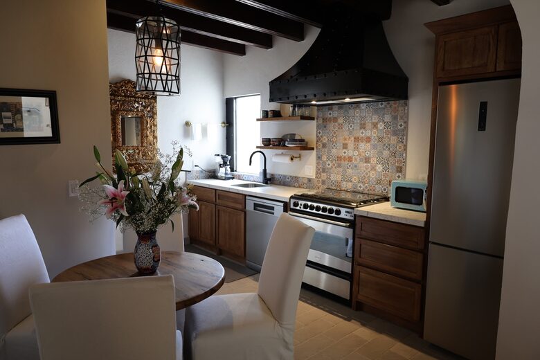 Casita Kitchen/Dining