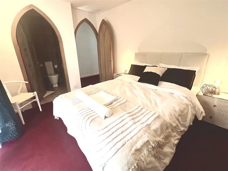 Church House In West London - Uxbridge, London, United Kingdom