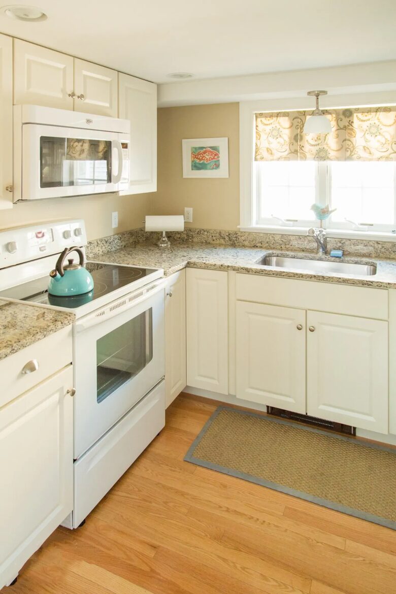 Charming Coastal Maine Beach Cottage - Higgins Beach, Maine