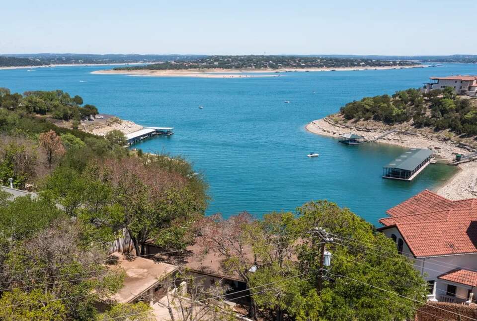 Charming Lake Travis Waterfront Retreat - Spicewood, Texas