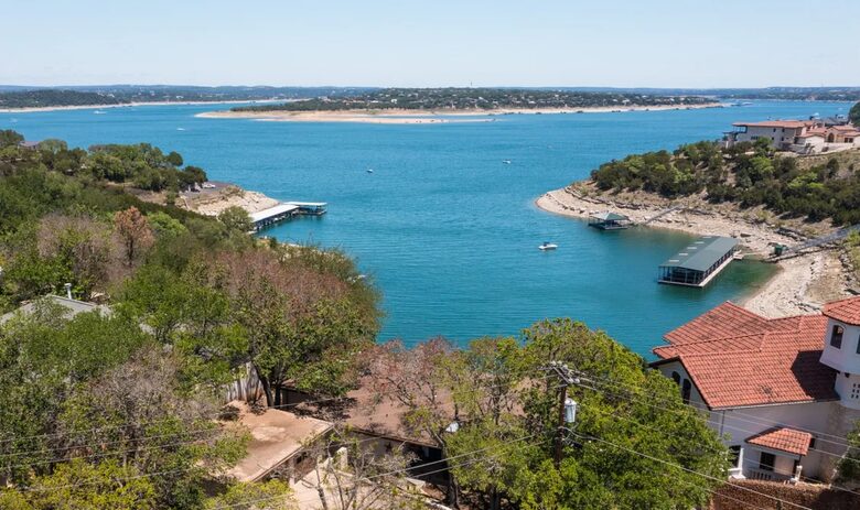 Charming Lake Travis Waterfront Retreat - Spicewood, Texas