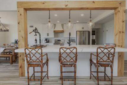 Charming Lake Travis Waterfront Retreat - Spicewood, Texas