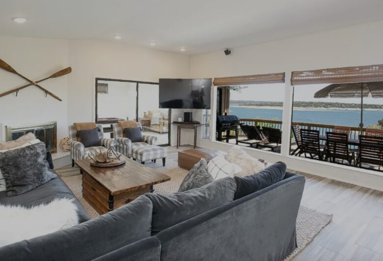 Charming Lake Travis Waterfront Retreat - Spicewood, Texas
