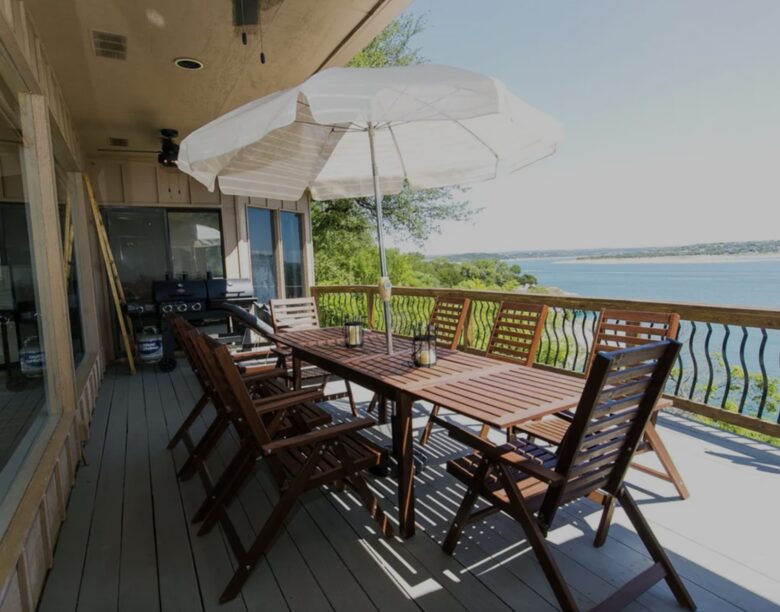Charming Lake Travis Waterfront Retreat - Spicewood, Texas