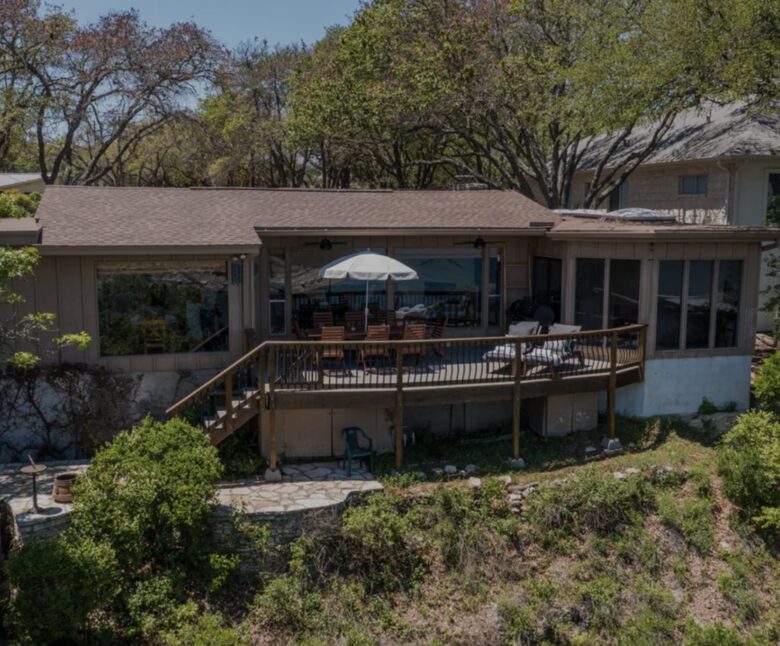 Charming Lake Travis Waterfront Retreat - Spicewood, Texas