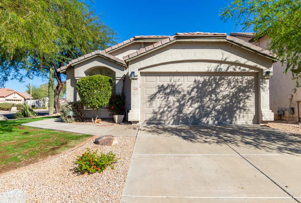 Prime Location Phoenix/Scottsdale Home With Spa - Phoenix, Arizona