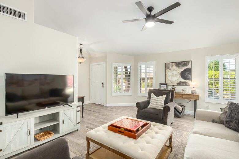 Prime Location Phoenix/Scottsdale Home With Spa - Phoenix, Arizona