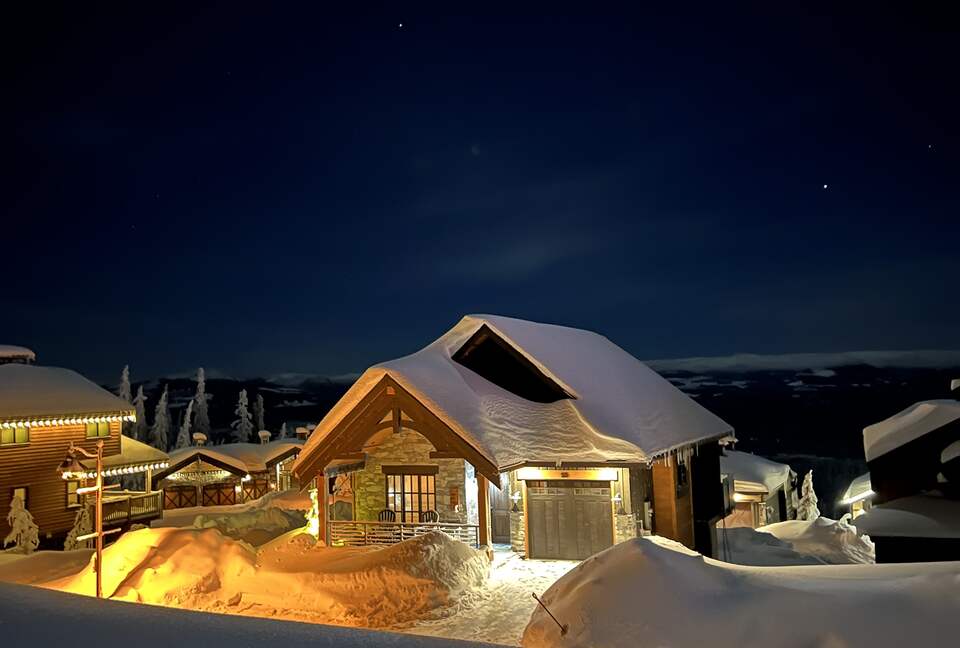 Modern Ski Chalet at Big White Ski Resort - Kelowna (Beaverdale District), Canada