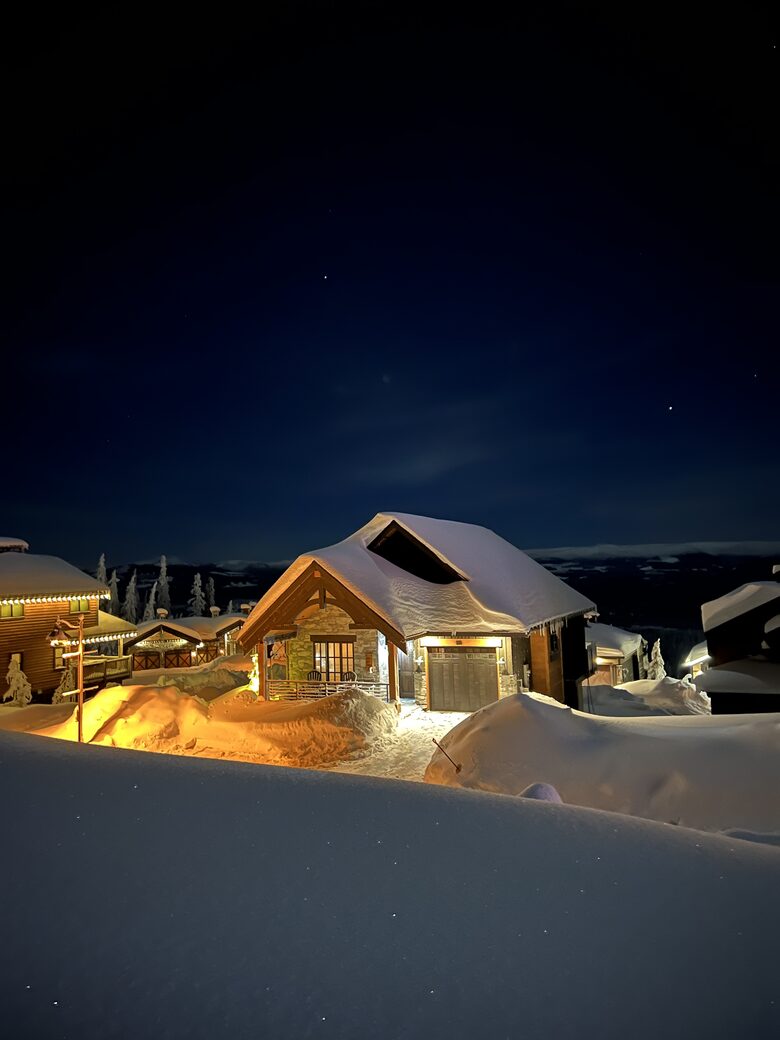 Modern Ski Chalet at Big White Ski Resort - Kelowna (Beaverdale District), Canada