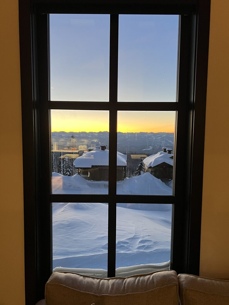 Modern Ski Chalet at Big White Ski Resort - Kelowna (Beaverdale District), Canada