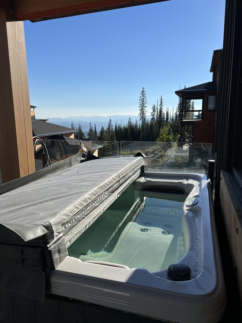 Modern Ski Chalet at Big White Ski Resort - Kelowna (Beaverdale District), Canada