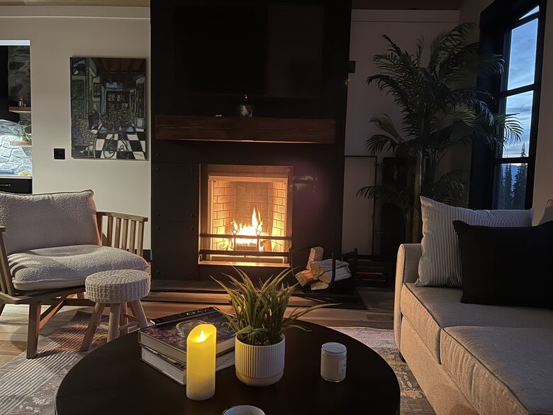 Modern Ski Chalet at Big White Ski Resort - Kelowna (Beaverdale District), Canada