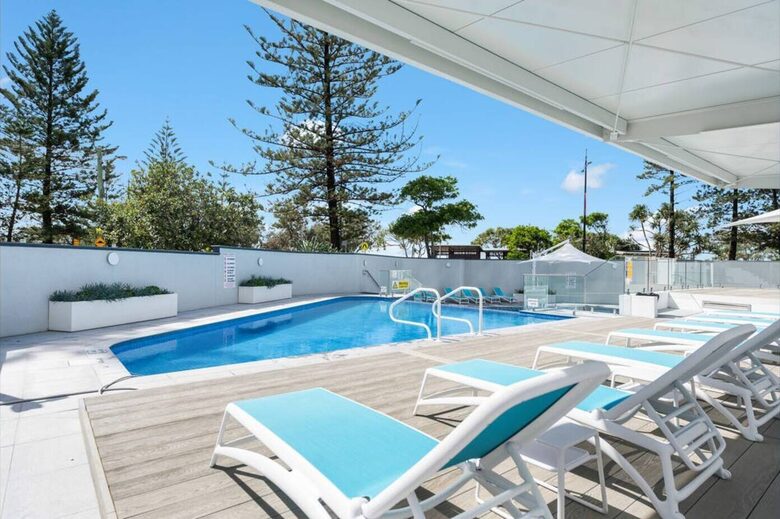 Luxurious Skyhome with Panoramic Views & Beach Location - Gold Coast, Australia