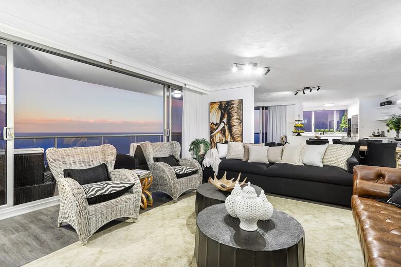 Luxurious Skyhome with Panoramic Views & Beach Location - Gold Coast, Australia