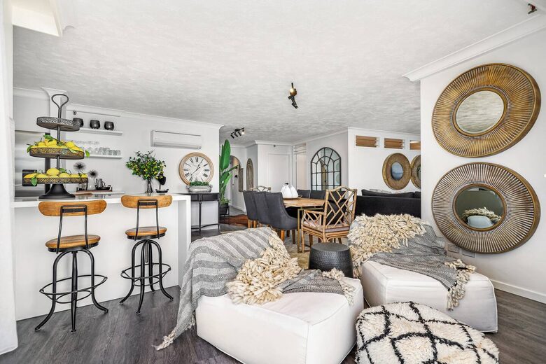 Luxurious Skyhome with Panoramic Views & Beach Location - Gold Coast, Australia