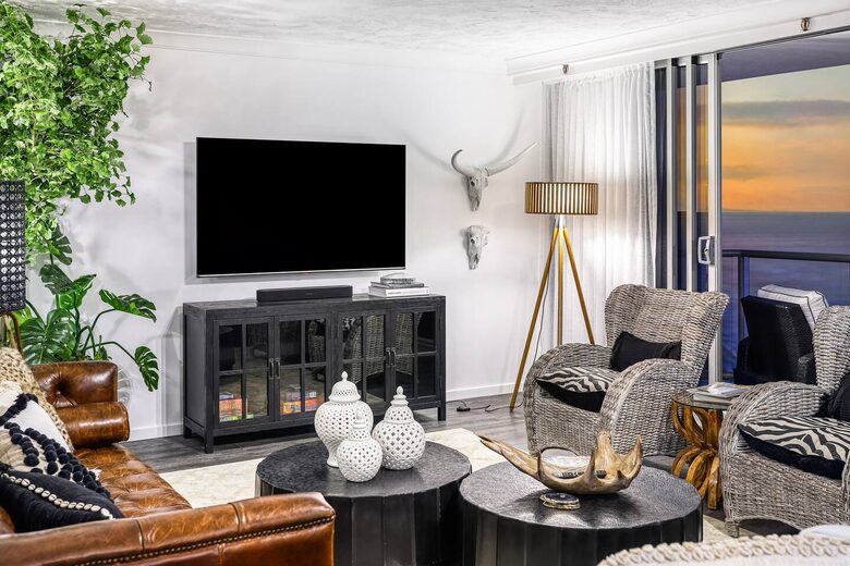 Luxurious Skyhome with Panoramic Views & Beach Location - Gold Coast, Australia