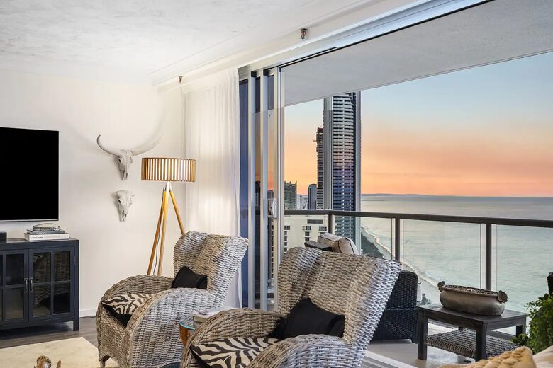 Luxurious Skyhome with Panoramic Views & Beach Location - Gold Coast, Australia