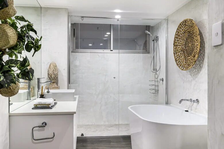 Luxurious Skyhome with Panoramic Views & Beach Location - Gold Coast, Australia
