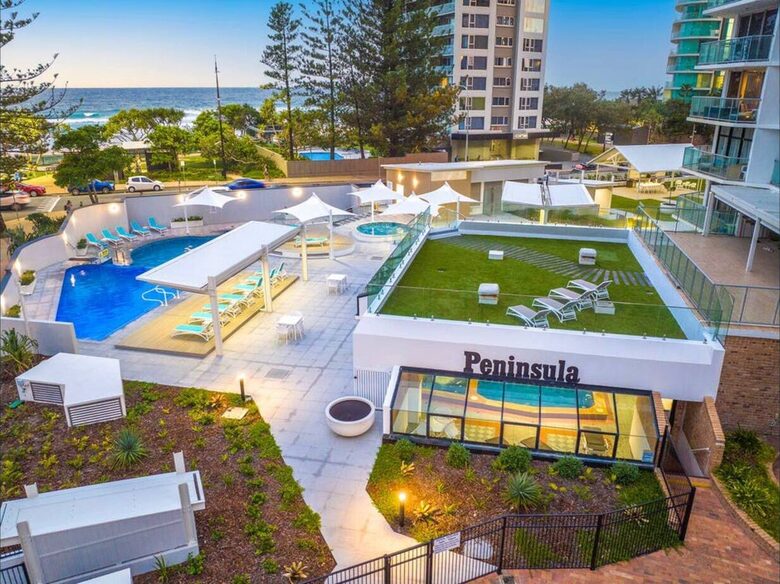 Luxurious Skyhome with Panoramic Views & Beach Location - Gold Coast, Australia