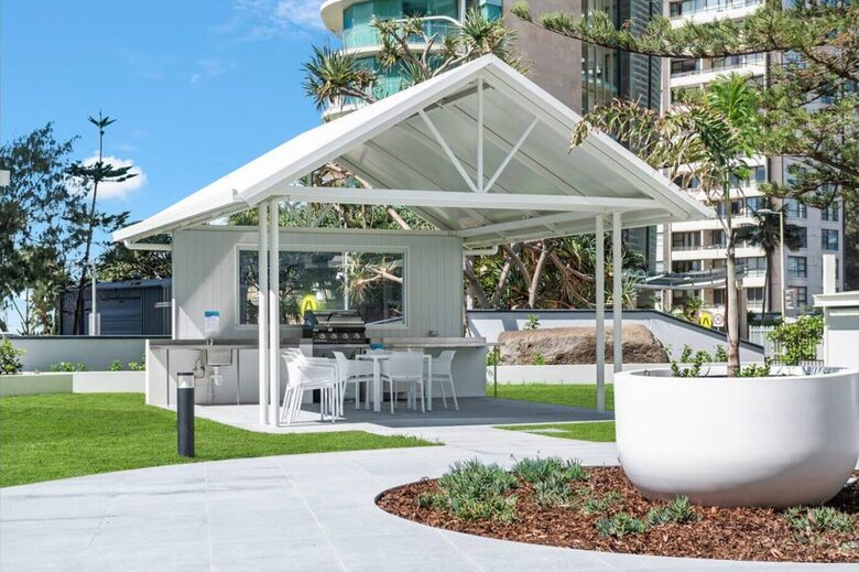Luxurious Skyhome with Panoramic Views & Beach Location - Gold Coast, Australia