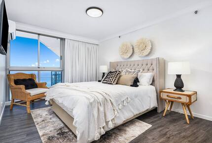 Luxurious Skyhome with Panoramic Views & Beach Location - Gold Coast, Australia