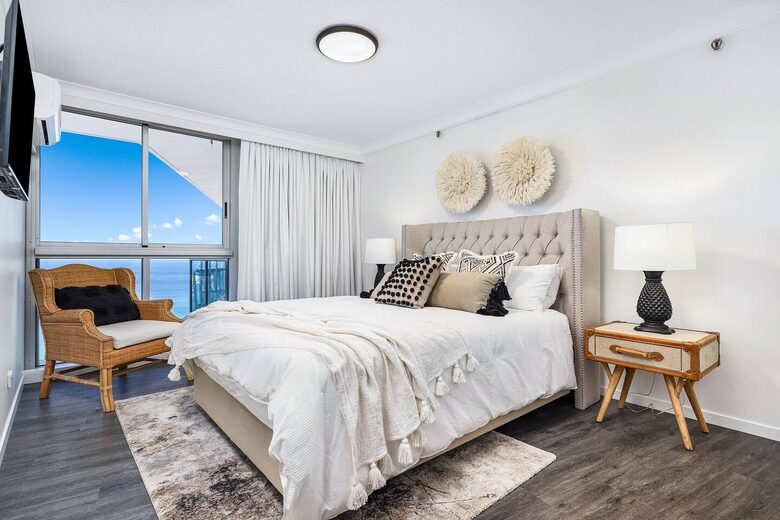 Luxurious Skyhome with Panoramic Views & Beach Location - Gold Coast, Australia