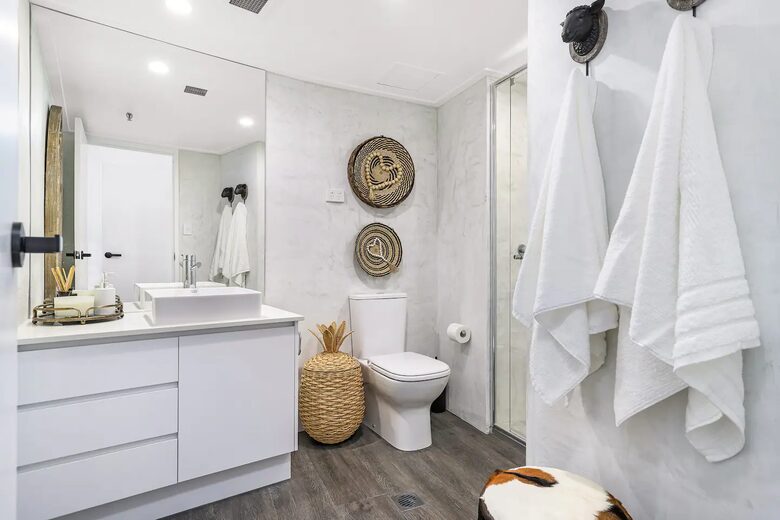 Luxurious Skyhome with Panoramic Views & Beach Location - Gold Coast, Australia