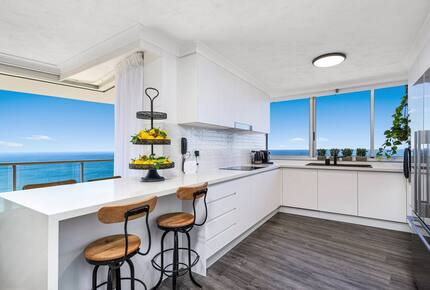 Luxurious Skyhome with Panoramic Views & Beach Location - Gold Coast, Australia