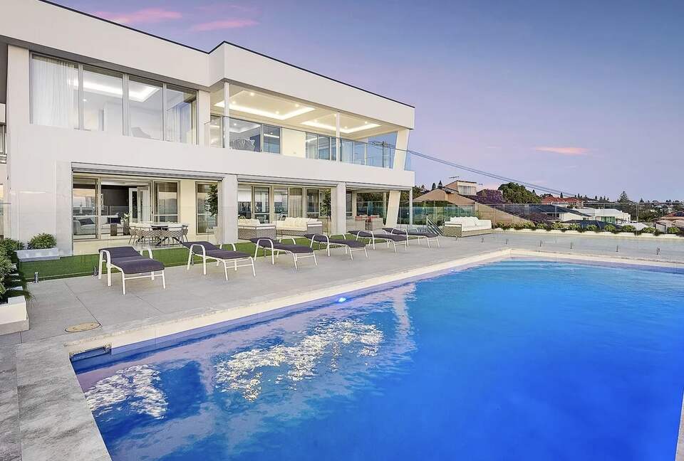Modern Beach Front Home - Perth, Australia