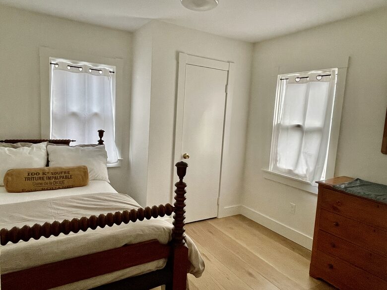 Full bedroom