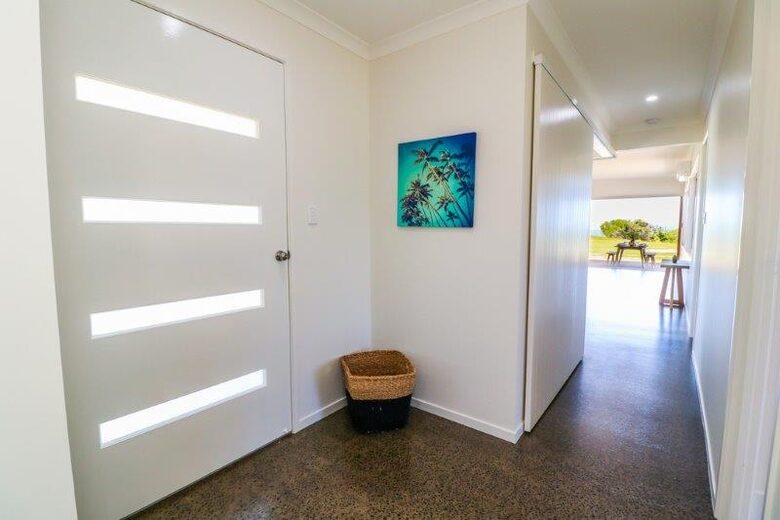 Ocean View Absolute Beachfront Home - Rules Beach, Australia