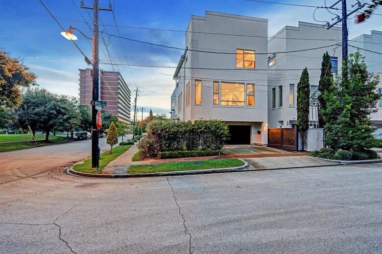 Luxury Downtown Home Walk To River + Gym - Houston, Texas
